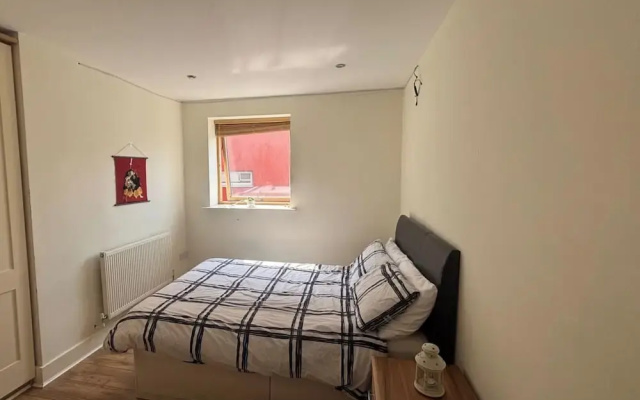 Lovely 2-bed Apartment -sleeps 5 & Parking