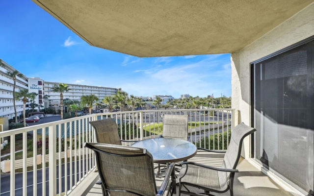 Inlet Reef 217 2 Bedroom Condo by RedAwning