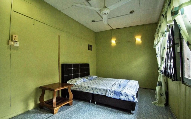 Sakura Tupong Guest House