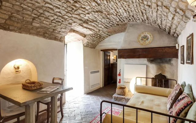 Picturesque Apartment in Montefiridolfi with Swimming Pool