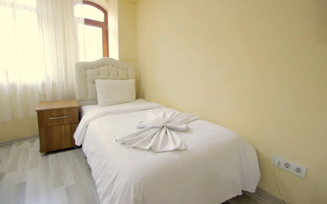 MAXi HOTEL