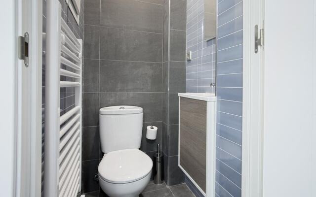 Отель The Best Location!!. 8pax. 3BD & 2bth. Reina Sofia II Испания, Мадрид - отзывы, цены и фото номеров - забронировать отель The Best Location!!. 8pax. 3BD & 2bth. Reina Sofia II онлайн ванная