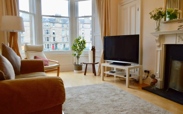 Sunny First Floor Stockbridge Flat