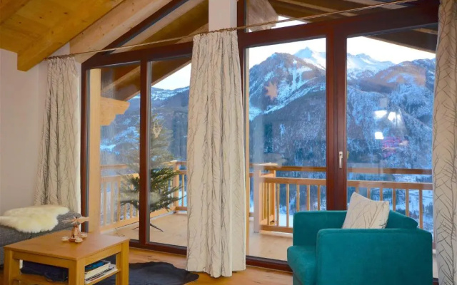 Ski-In / Ski-Out Chalet Maiskogel 13a by Alpen Apartments