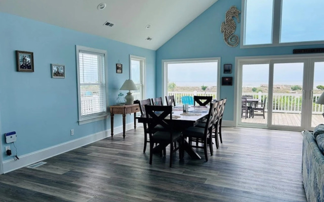 Serenity's Star 4 Bedroom Home by RedAwning