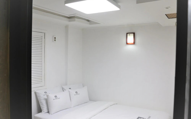 Must Stay Hotel (Han River)