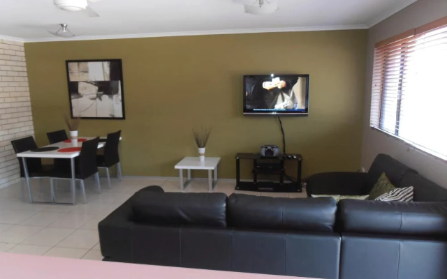 Beachside Court Holiday Apartments