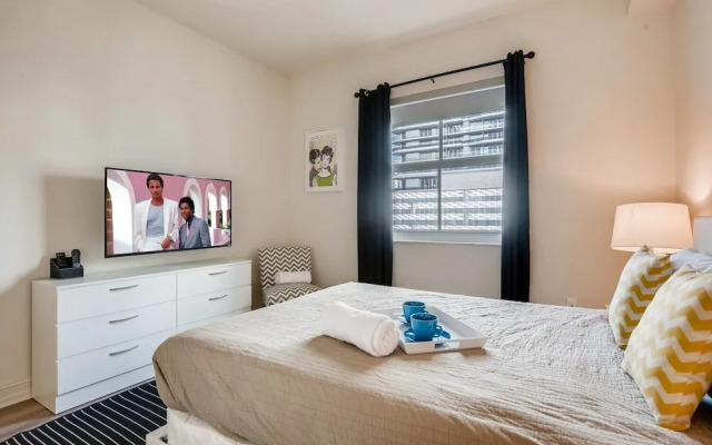 NEW- Fast Wifi - Work Desk - Top Floor - 2BR/2BA Miami! (CD2)
