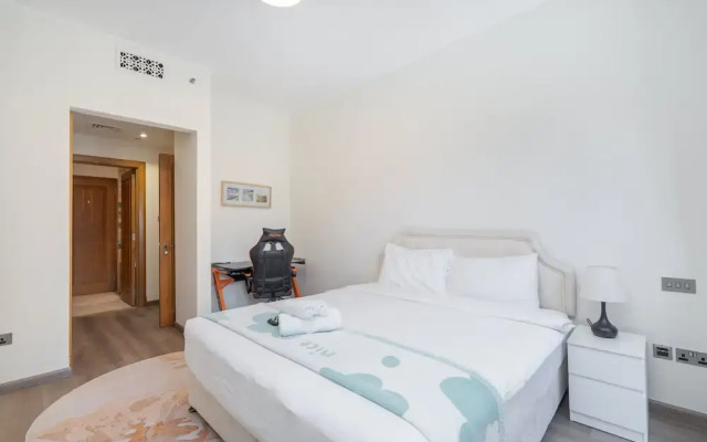 Magnificent 1 BR Apt Situated on a Prime Location