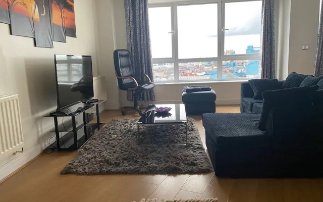 2 Bed Flat - Sleeps 4 - Parking - Wifi