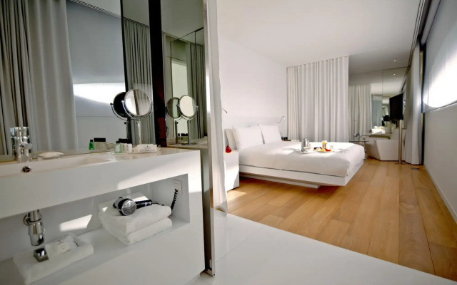 Отель Renaissance Barcelona Fira
