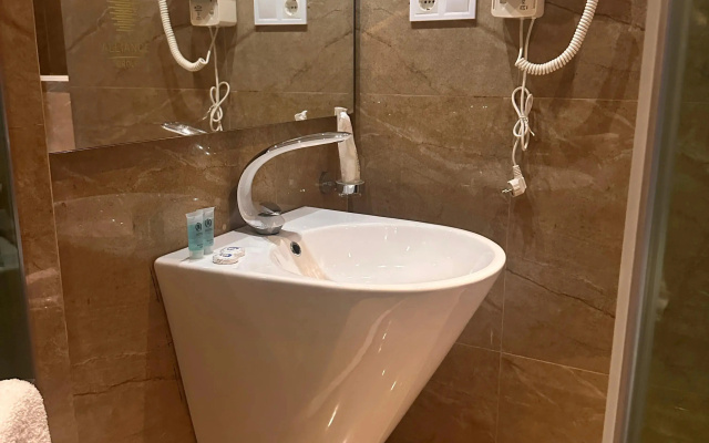 Bathroom · Batumi — photo 23