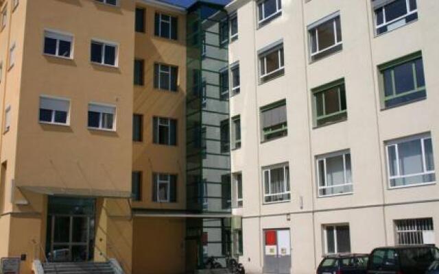 Отель Workbase Hostel Австрия, Вена - отзывы, цены и фото номеров - забронировать отель Workbase Hostel онлайн вид на фасад