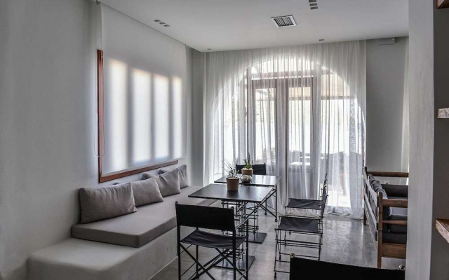 Chris Hotel
