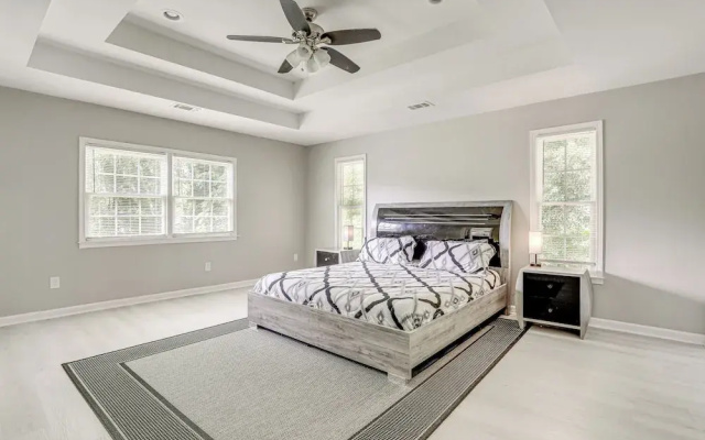 Walk to Mercedes-benz! Centrally Located ATL Base