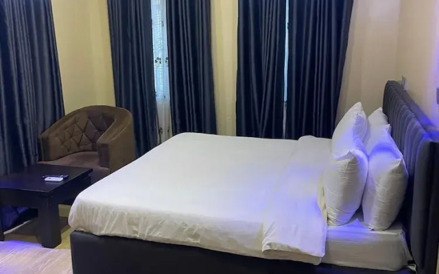 De Ross Hotel & Suites