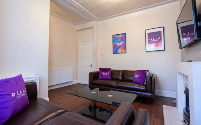 Spacious Cosy 2 Bedroom House by Bridgewater Canal