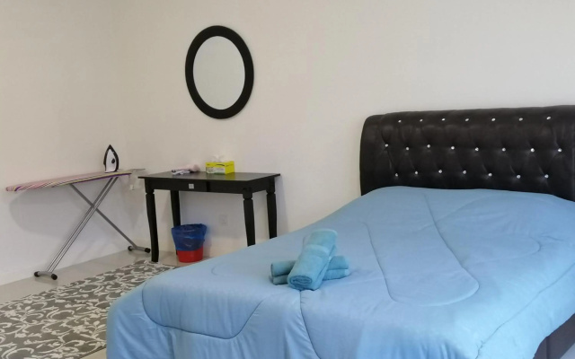 A&D Home-stay @Kota Warisan, Sepang (KLIA 15 min)