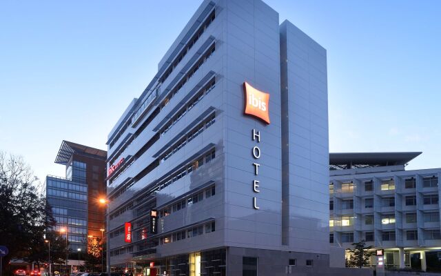 Hotel Ibis Lisboa Parque das Nacoes вид на фасад