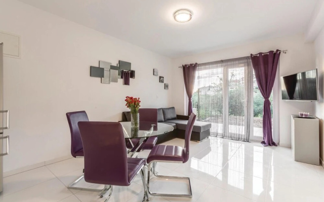 Nice Home in Podstrana With Wifi and 2 Bedrooms