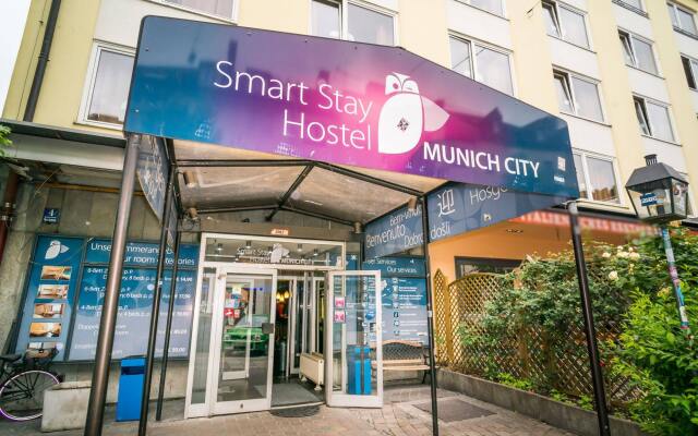 Smart Stay Hostel Munich City вид на фасад