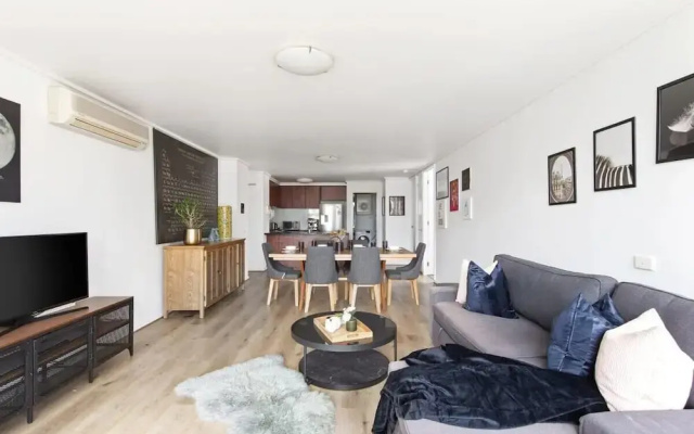 A 3BR Apt Next to Southern Cross, Free Parking