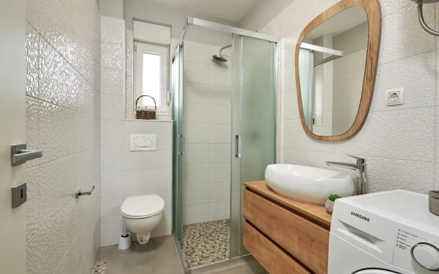 Enticing Holiday Home in Trogir near Sea Beach