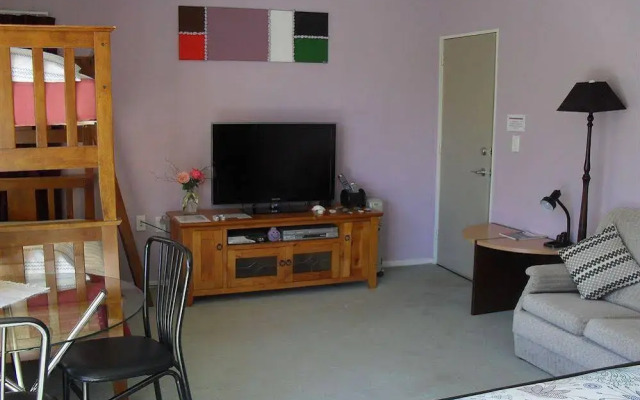 Purple-der House Accommodation
