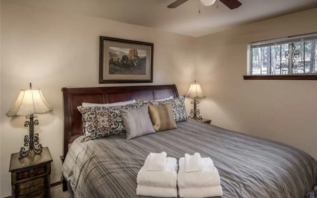 Bear Cave - Two Bedroom Cabin