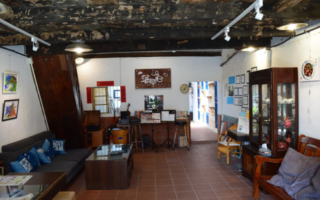 67 Old Street Backpacker Hostel