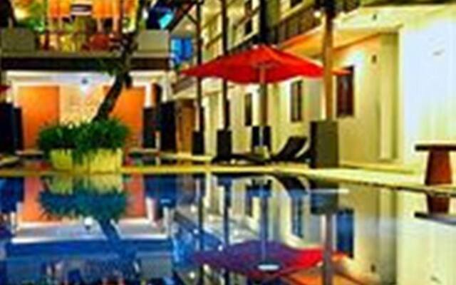 Отель Surintra Boutique Resort Пхукет вид на фасад