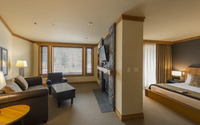 Nita Lake Lodge