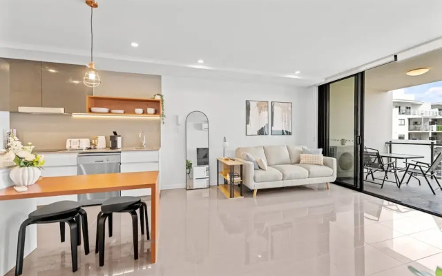 Stylish West End Stay With Rooftop Pool & BBQ