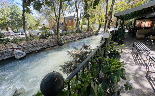 Riverside Hotel