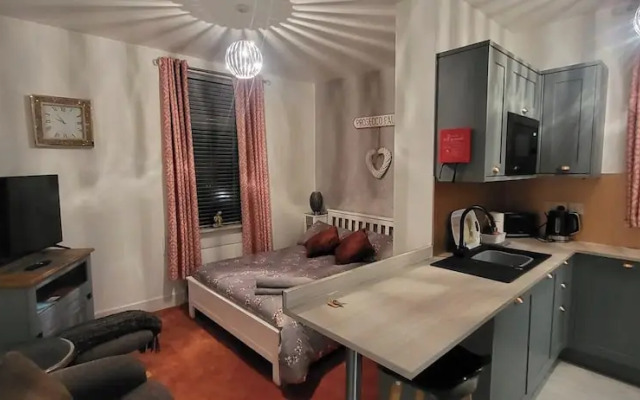Apartment Sleeps 2 - Pet Friendly, Free Wifi