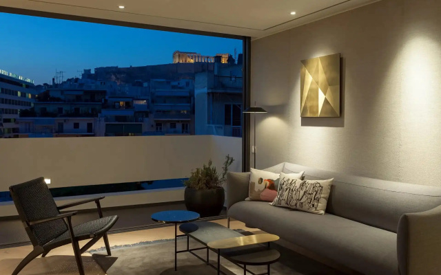 Live & Travel Athens