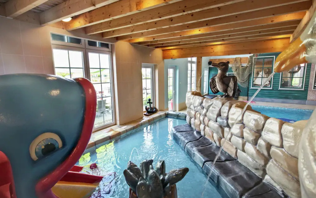 Comfortable chalet with microwave, Alkmaar at 15km