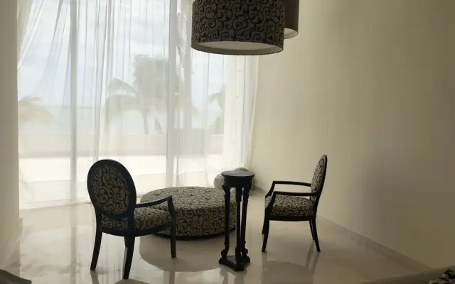 Peninsula Cancun Beachfront