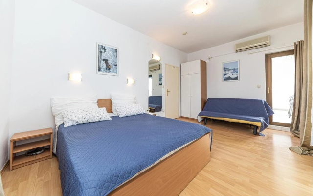 Nice Apartment in Kastel Stafilic With 1 Bedrooms and Wifi