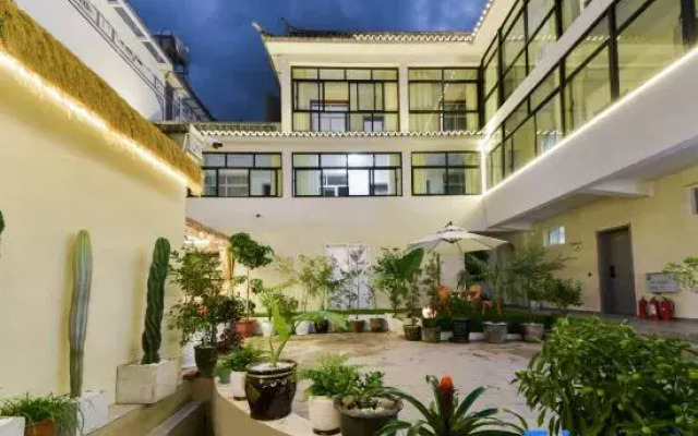 Yijia Renmei Homestay (Dali Old City Cang'er Avenue Branch)