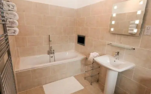 Winsall Court II