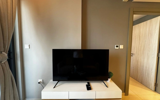 Stylish 1BR Lake View Retreat