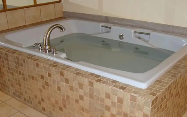 Plantation Inn & Suites