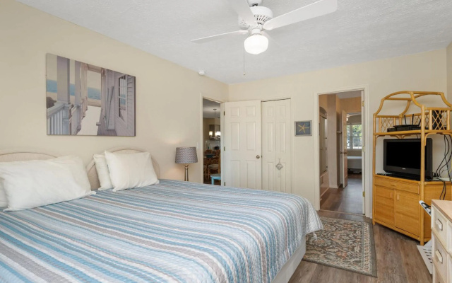 Pelican Palace by Oak Island Accommodations