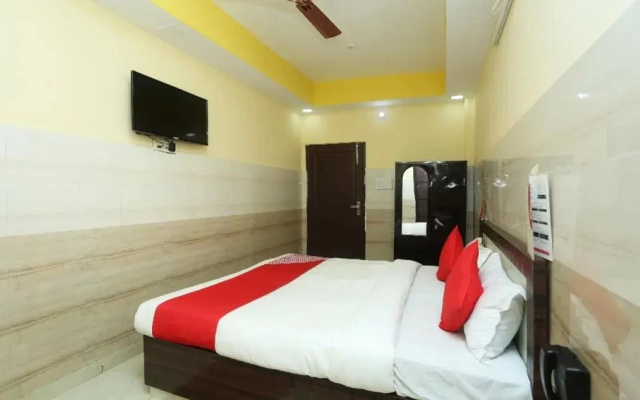 OYO 18817 Hotel Skyzone Madhuvan