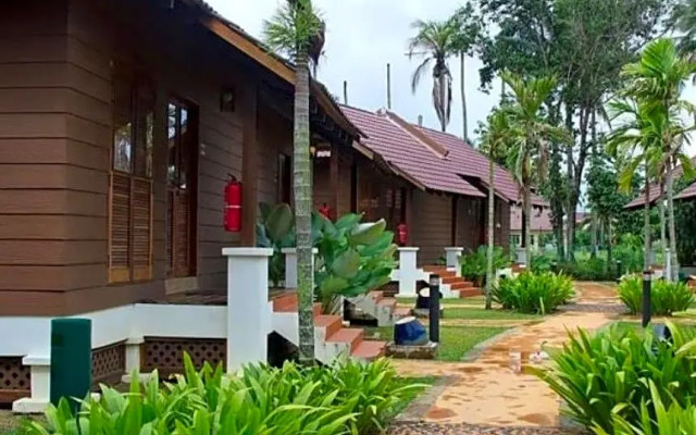 Ulek Beach Resort In Paka Malaysia From 58 Photos Reviews Zenhotels Com