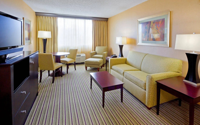 Holiday Inn & Suites Parsippany Fairfield by IHG