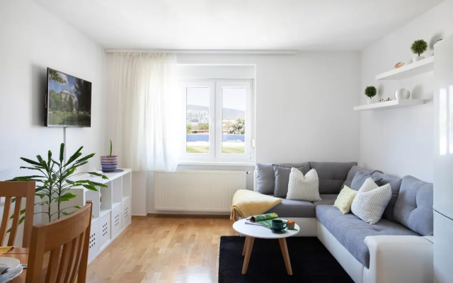 Spacious 2bdr Apartment With a Cute Balcony