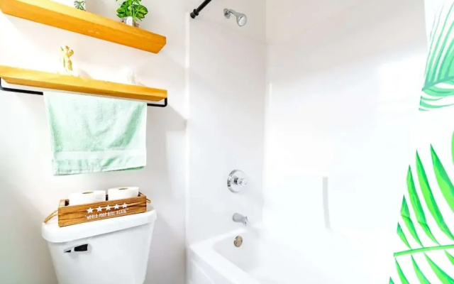 Prime Location Clean Top Rated Free Parking