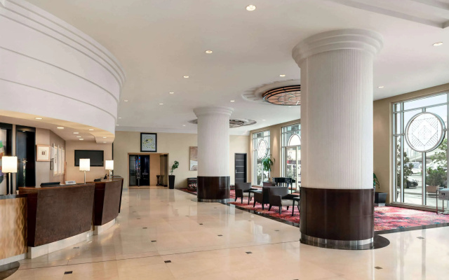 Отель Ramada Plaza by Wyndham Dubai Deira